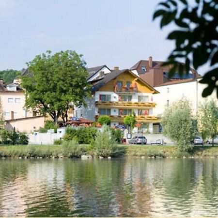 Landgasthof Moser & Restaurant Bootshaus Windorf  Bagian luar foto