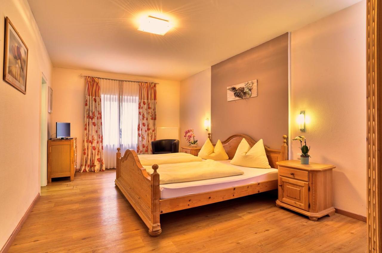 Landgasthof Moser & Restaurant Bootshaus Windorf  Bagian luar foto
