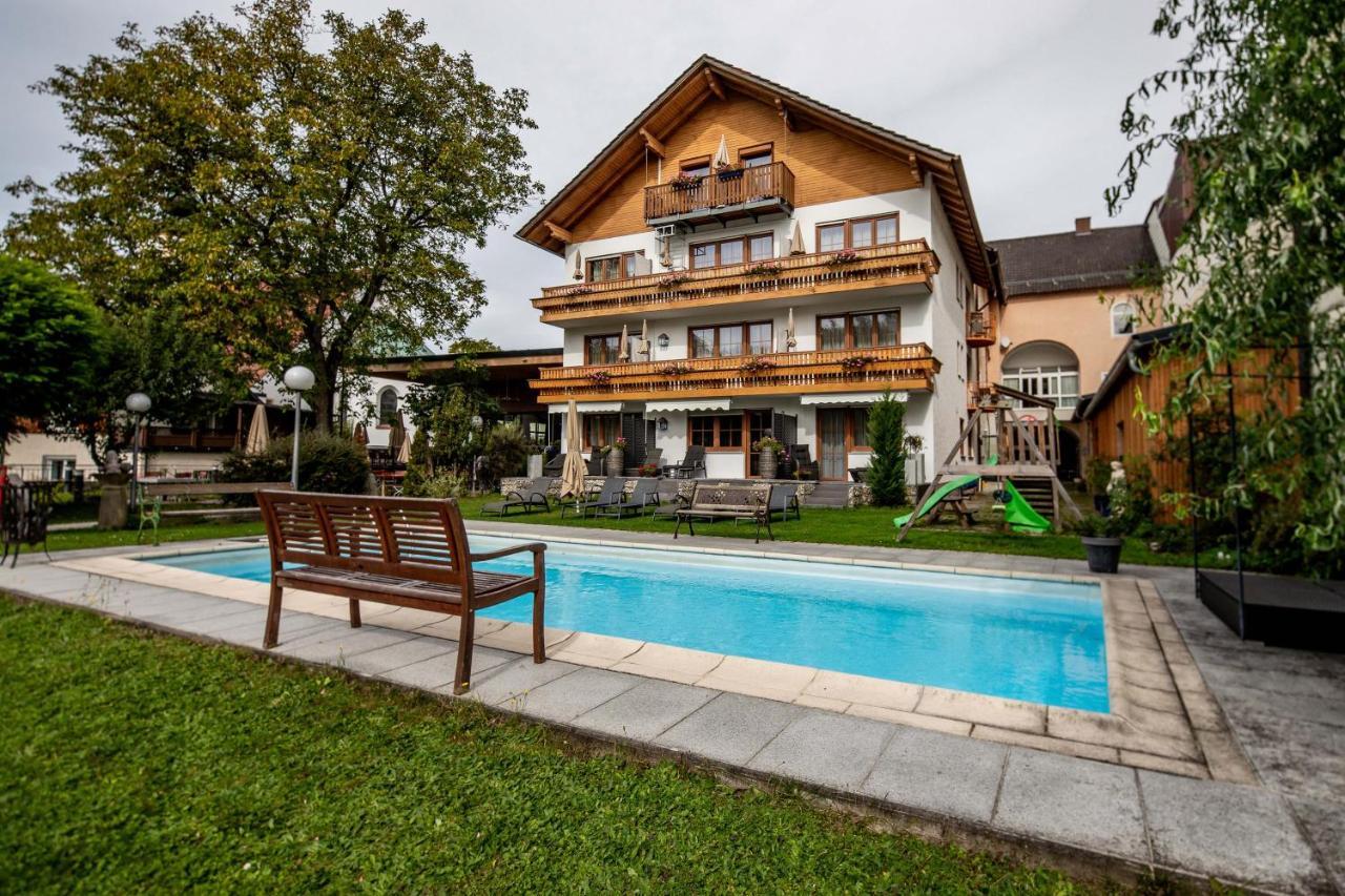 Landgasthof Moser & Restaurant Bootshaus Windorf  Bagian luar foto