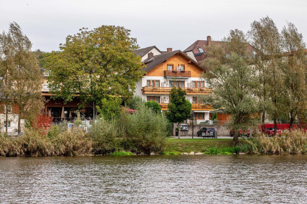 Landgasthof Moser & Restaurant Bootshaus Windorf  Bagian luar foto
