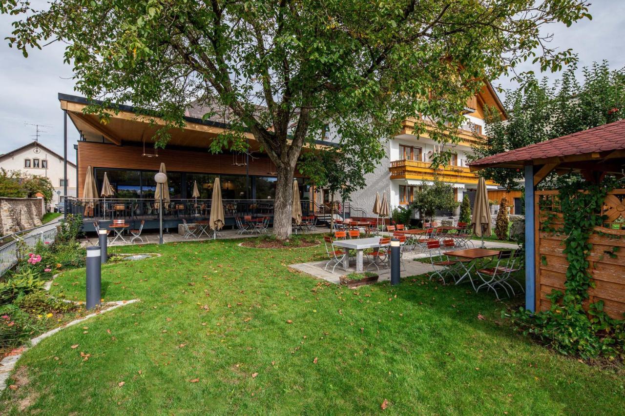 Landgasthof Moser & Restaurant Bootshaus Windorf  Bagian luar foto