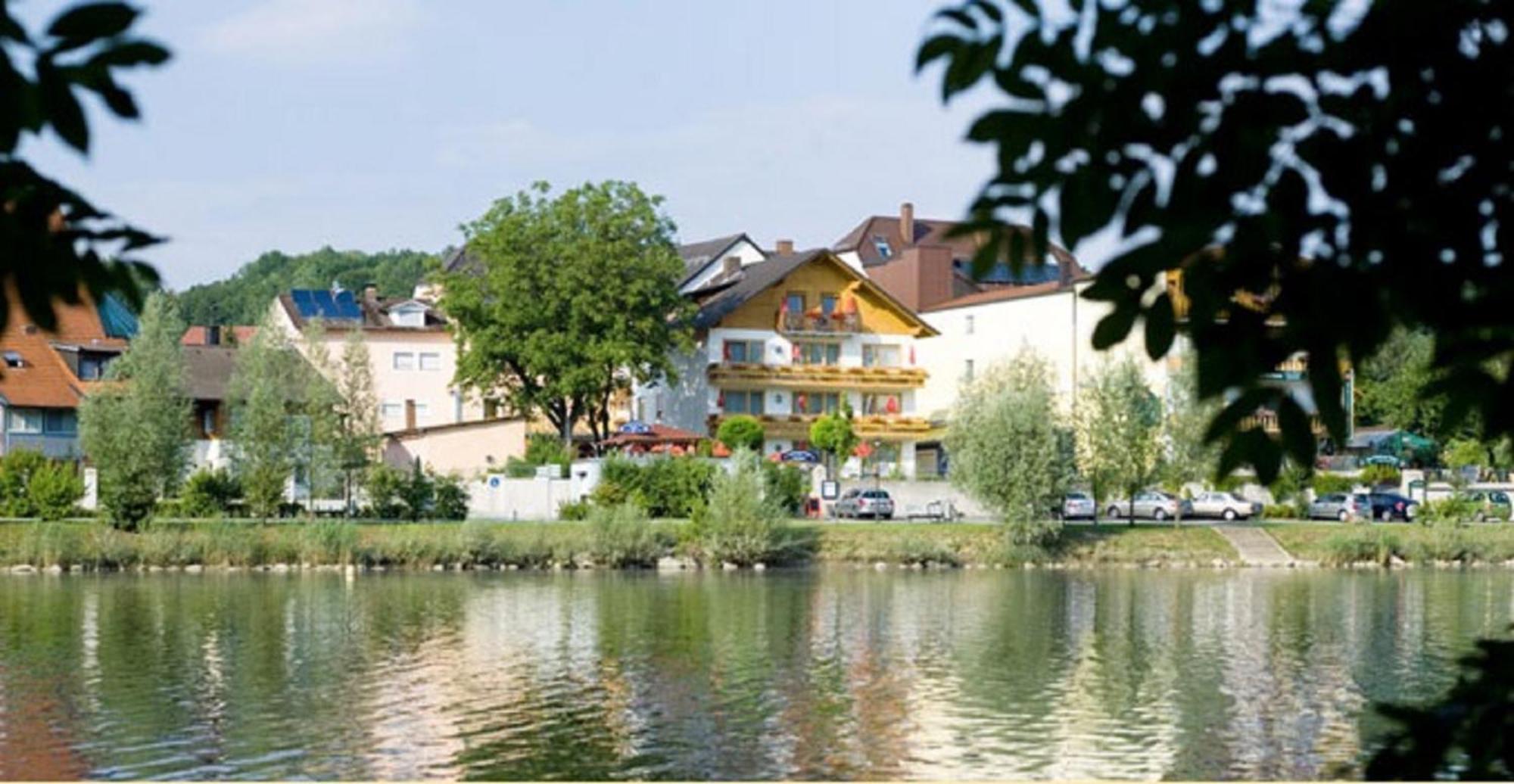 Landgasthof Moser & Restaurant Bootshaus Windorf  Bagian luar foto